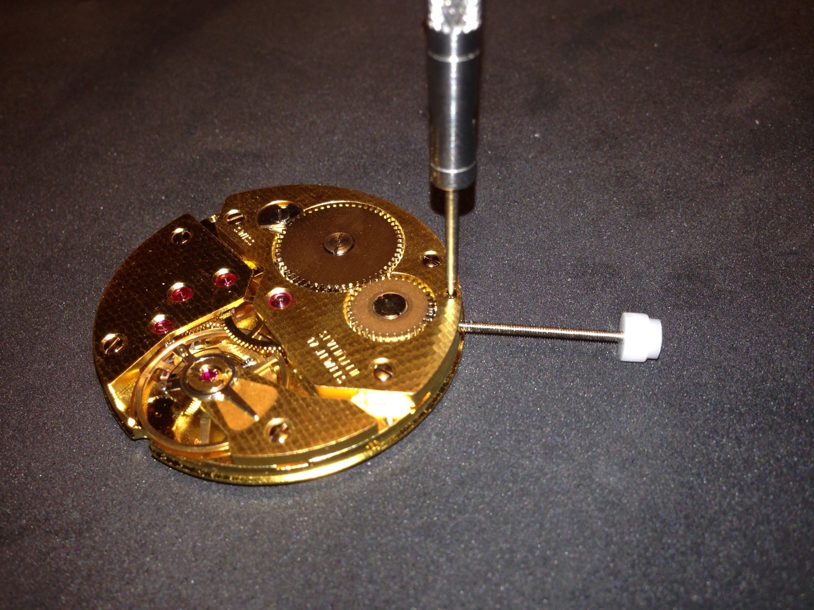 How to build your own mechanical watch - Remove the stem from the movement